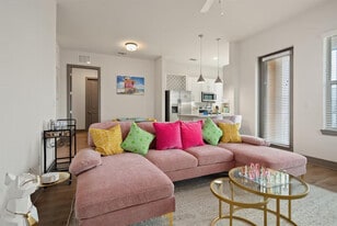 8890 Founders Square Dr in Naples, FL - Building Photo