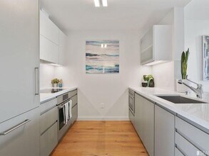 580 Hayes St, Unit 302 in San Francisco, CA - Building Photo - Building Photo