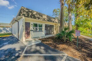 558 Clearwater Largo Rd in Largo, FL - Building Photo