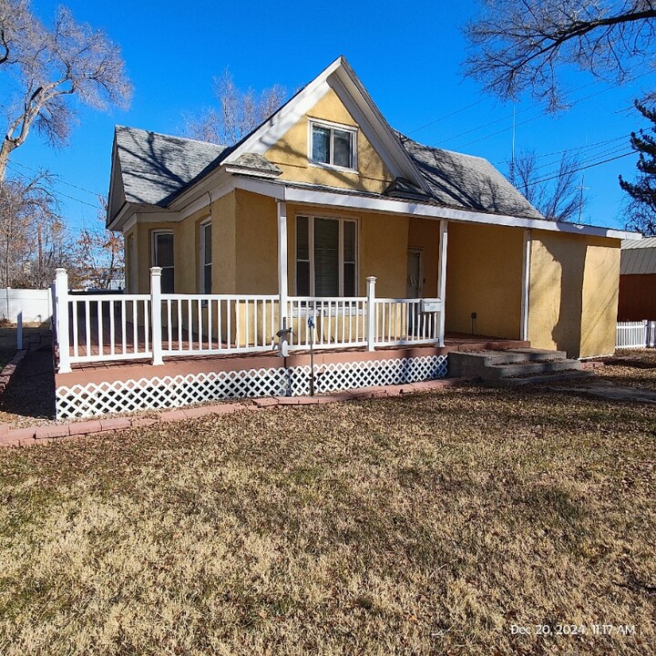 805 Walnut Ave in Rocky Ford, CO - Building Photo