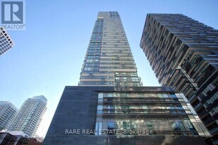 39 Roehampton Ave in Toronto, ON - Building Photo