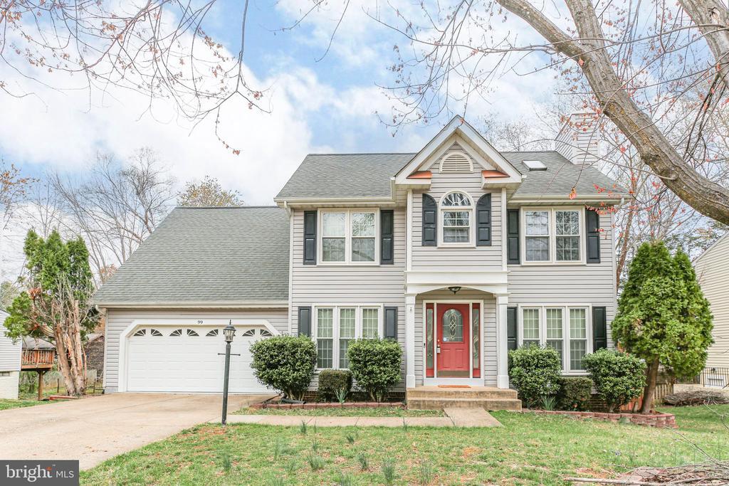 99 Spring Lake Dr in Stafford, VA - Foto de edificio