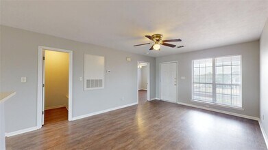 1507 Hollow Hill Dr, Unit B in Bryan, TX - Foto de edificio - Building Photo