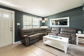 2140 Harbor Ln in Naples, FL - Building Photo - Building Photo