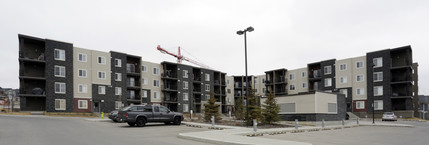 195 Kincora Glen Rd NW in Calgary, AB - Building Photo - Building Photo