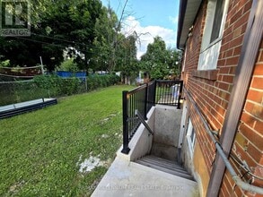 14 Charles St in Brampton, ON - Building Photo - Building Photo