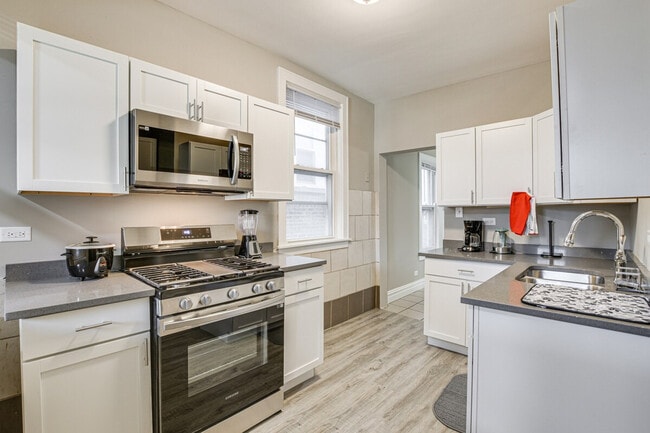 6435 N Leavitt St in Chicago, IL - Building Photo - Building Photo