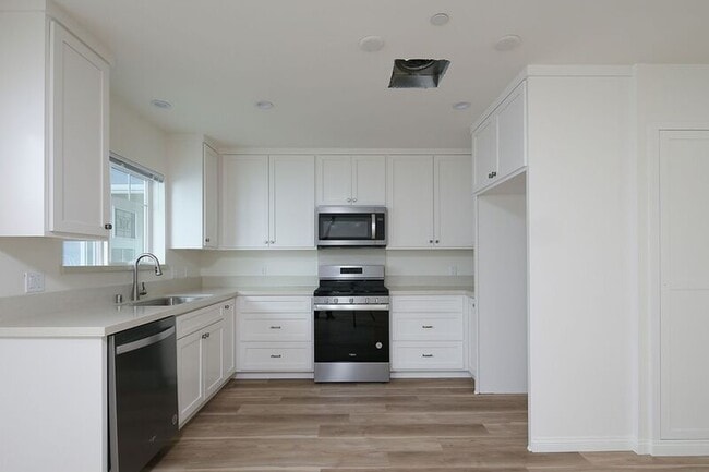 4358-4360 Ocean View Blvd in Montrose, CA - Building Photo - Building Photo