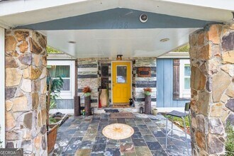 7138 Rockland Rd in Stonecrest, GA - Building Photo - Building Photo