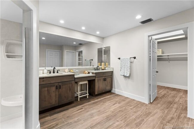 property at 4704 SW Bermuda Way