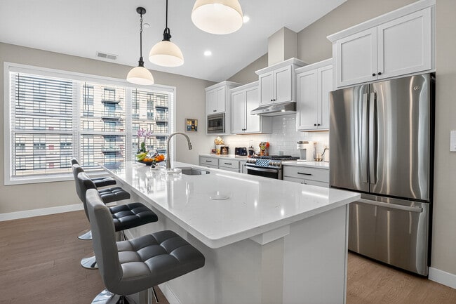 Amira Minnetonka & Amira Villas Minnetonka in Minnetonka, MN - Building Photo - Building Photo