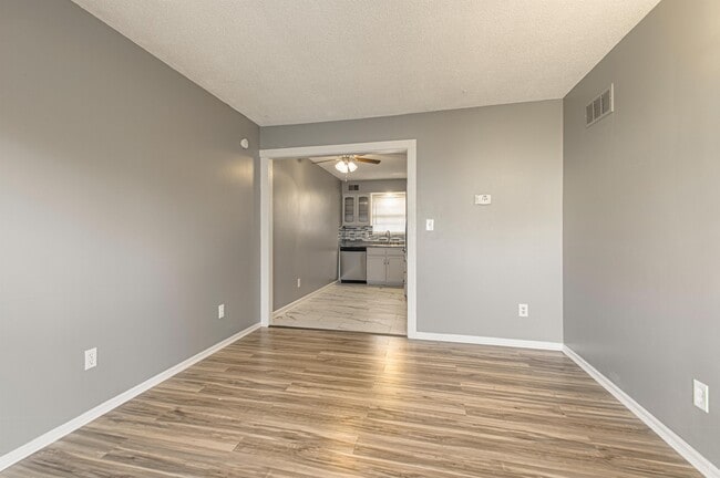 8011 E 130th Ct in Grandview, MO - Building Photo - Building Photo