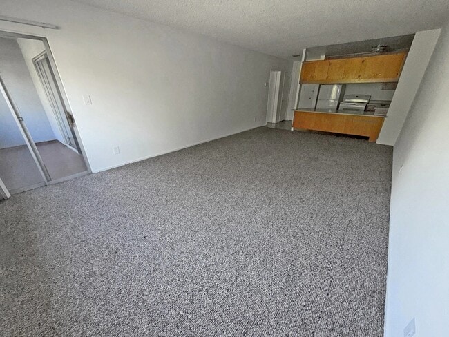 415 E Cedar Ave in Burbank, CA - Foto de edificio - Building Photo