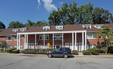 Mendicino Green in Baldwin, NY - Building Photo - Building Photo