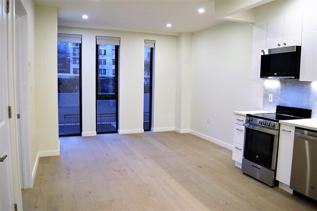 41-26 44th St in Queens, NY - Building Photo - Building Photo