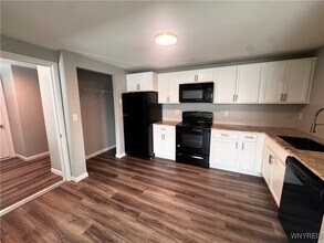 9049 Zito Dr in Niagara Falls, NY - Building Photo - Building Photo