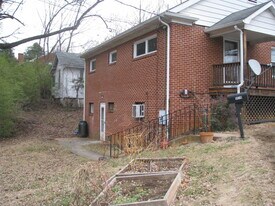 901 Park St in Charlottesville, VA - Building Photo