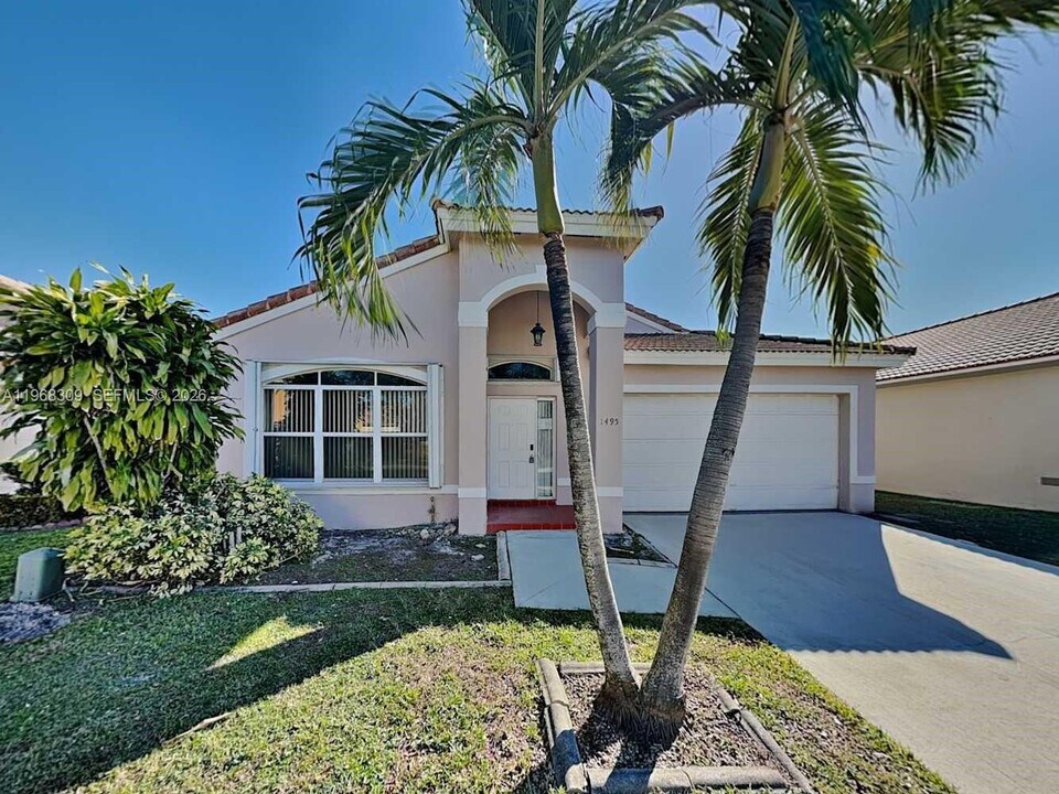 1495 SW 105th Ave in Pembroke Pines, FL - Building Photo