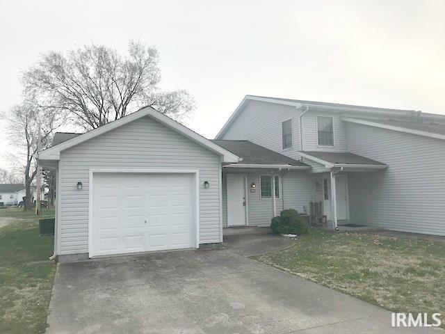 705 E Eisenhower Ln in Haubstadt, IN - Foto de edificio