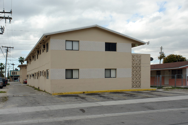 20 W 30th St in Hialeah, FL - Building Photo - Building Photo