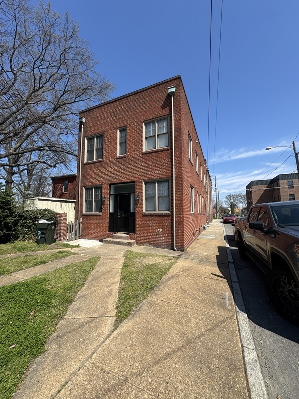 property at 611 Chamberlayne Pkwy