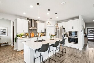 121 Purple Heart Dr in Mustang Ridge, TX - Building Photo - Building Photo