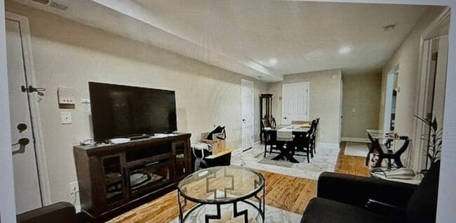 215 College Dr in Edison, NJ - Building Photo - Building Photo