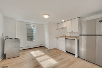 10 N Passaic Ave in Chatham, NJ - Building Photo - Building Photo