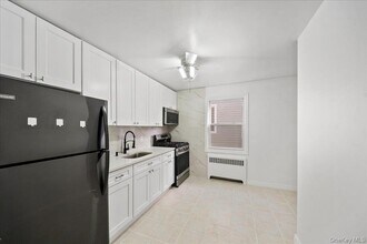 163 Glover Ave in Yonkers, NY - Building Photo - Building Photo