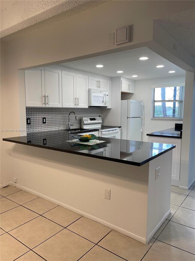 10110 Boca Entrada Blvd in Boca Raton, FL - Foto de edificio - Building Photo