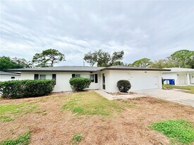 4866 Huntington St NE in St. Petersburg, FL - Building Photo