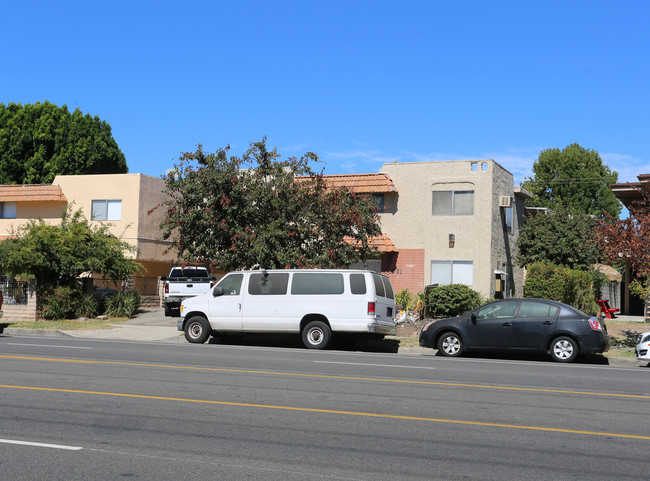 11961 Burbank Blvd in Valley Village, CA - Building Photo - Building Photo