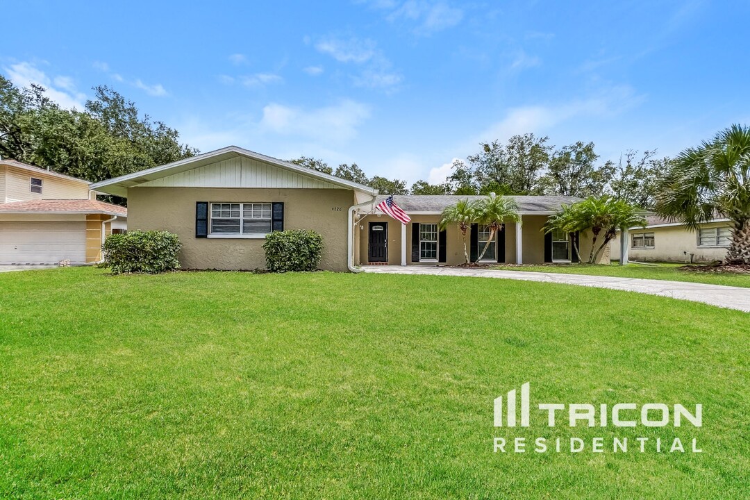 4726 Steel Dust Ln in Lutz, FL - Building Photo