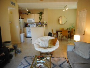 7970 N Nob Hill Rd in Tamarac, FL - Building Photo - Building Photo