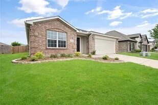 1404 Swan Ridge Dr in Sherman, TX - Building Photo