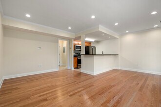 55 Gerry Rd in Chestnut Hill, MA - Foto de edificio - Building Photo