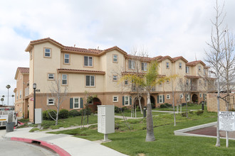 Vista Hermosa Apartments in Santa Paula, CA - Building Photo - Building Photo