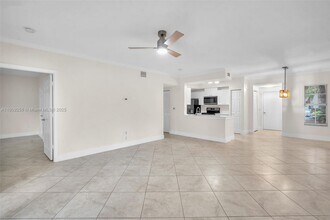 2498 Centergate Dr in Miramar, FL - Building Photo - Building Photo
