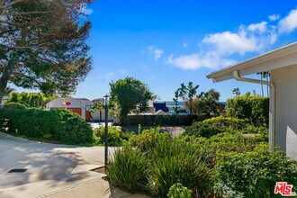 31617 Broad Beach Rd in Malibu, CA - Building Photo - Building Photo
