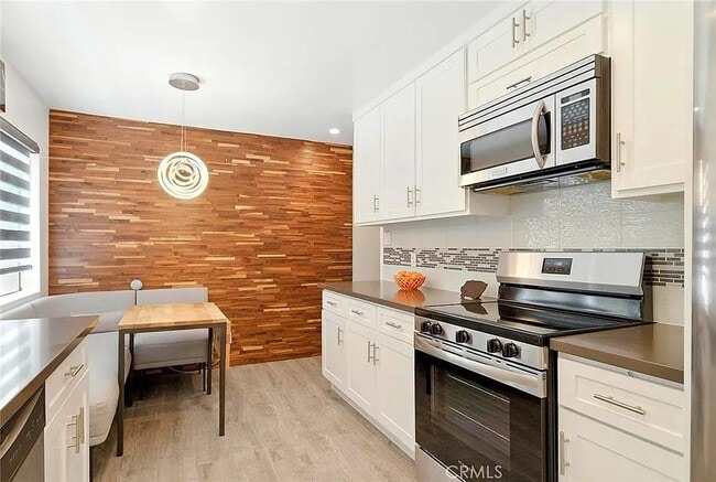 2121 E 1st St in Long Beach, CA - Building Photo - Building Photo