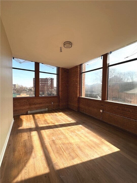 64 Commercial St in Rochester, NY - Building Photo