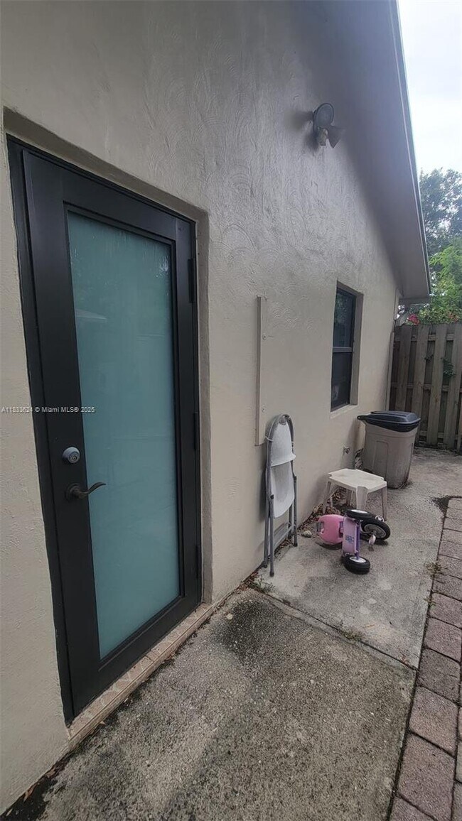 1847 SW 24th Ave in Fort Lauderdale, FL - Building Photo - Building Photo
