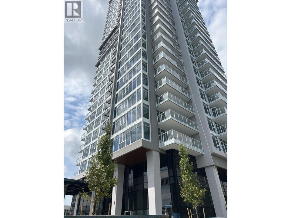 720 Farrow St in Coquitlam, BC - Building Photo