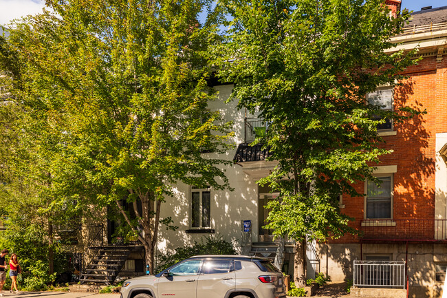 335 Ontario Rue E in Montréal, QC - Building Photo - Primary Photo