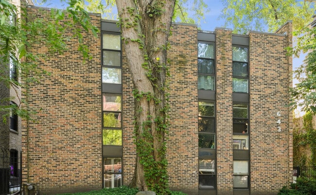 property at 643 W Barry Ave