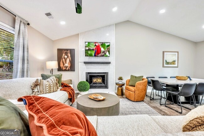 property at 1440 Glynn Oaks Dr SW