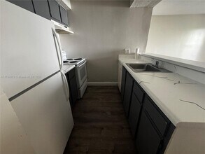 5646 Rock Island Rd in Tamarac, FL - Building Photo - Building Photo