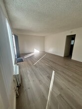 8202 Ashgrove Dr, Unit 13 in La Mirada, CA - Building Photo - Building Photo