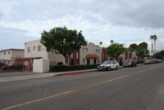 Quintard Manor in Chula Vista, CA - Building Photo - Building Photo