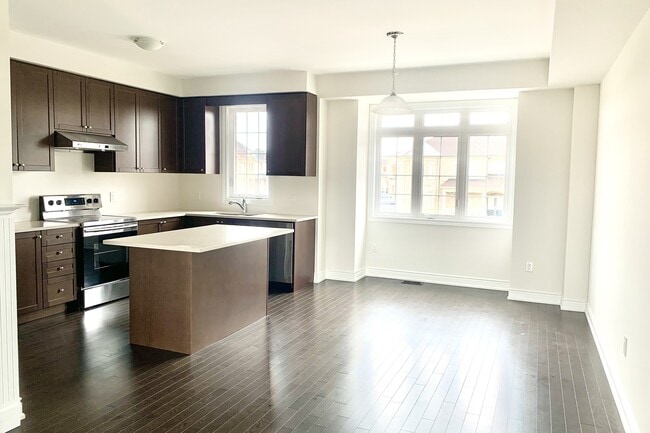 property at 10 Oakmore Ln